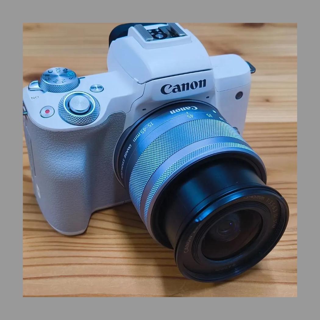 キャノン　Canon EOS Kiss M2 ホワイト 15-45mmレンズ付き