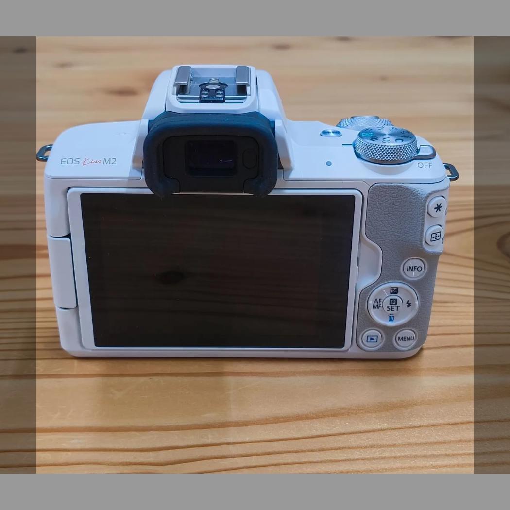 キャノン　Canon EOS Kiss M2 ホワイト 15-45mmレンズ付き