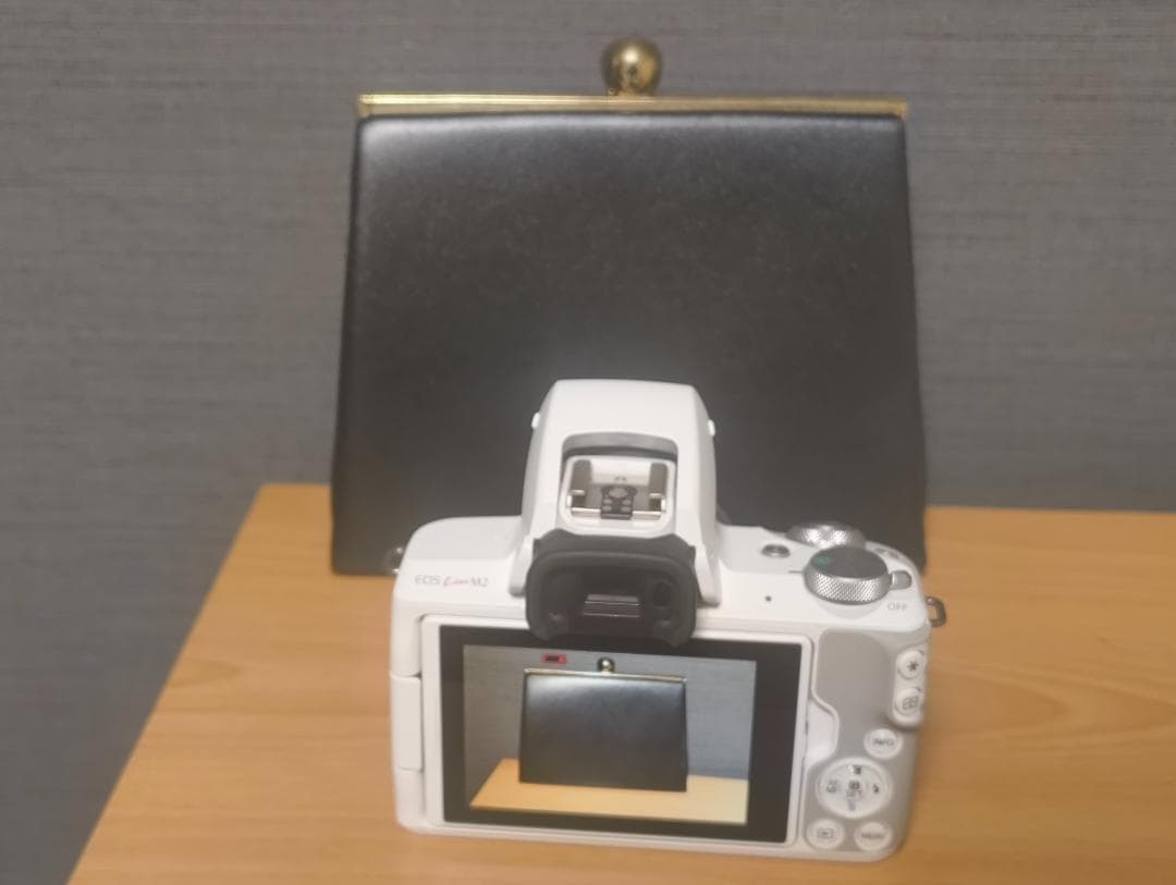 キャノン　Canon EOS Kiss M2 ホワイト 15-45mmレンズ付き