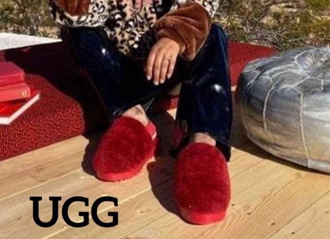 u*e様 【新品・未使用】UGG アグ スーパーフラッフスリッパ 23㎝ レッド