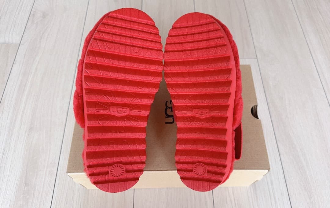 u*e様 【新品・未使用】UGG アグ スーパーフラッフスリッパ 23㎝ レッド