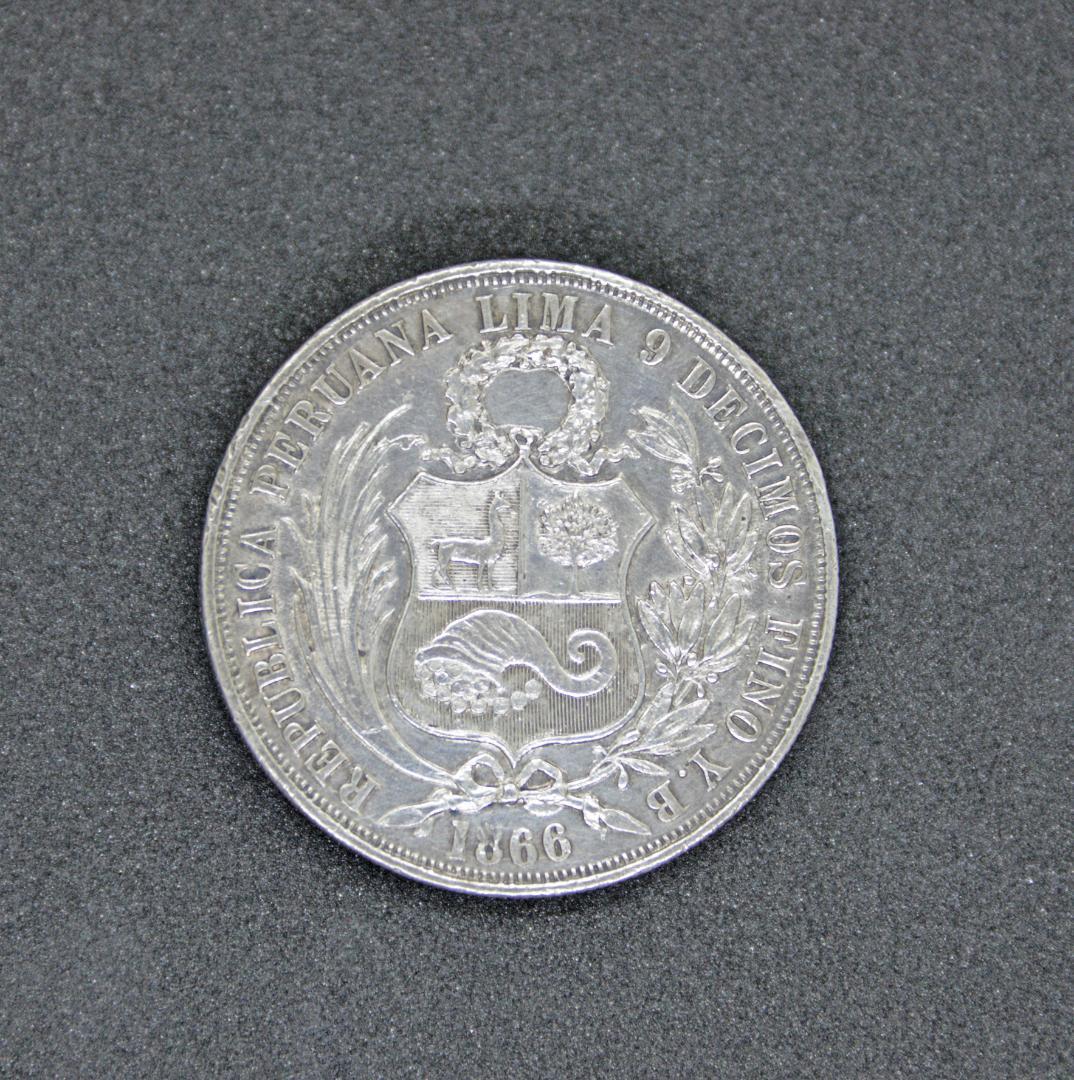 アンティーク　ペルー 1866年 １SOL 銀貨