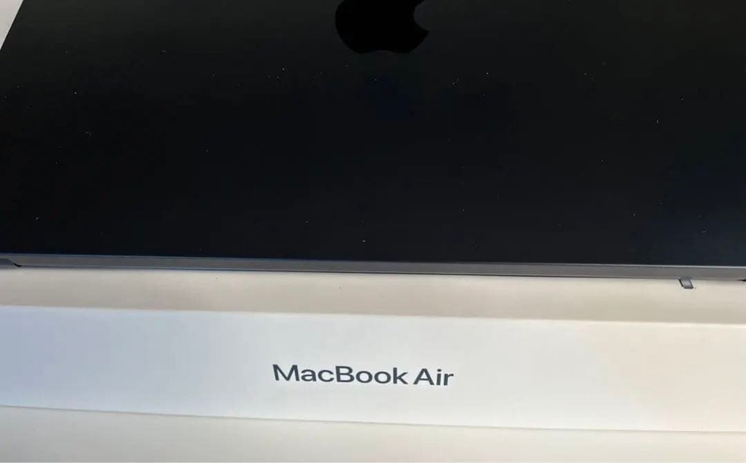 アップル Macbook Air M2 2022 13インチ ミッドナイト