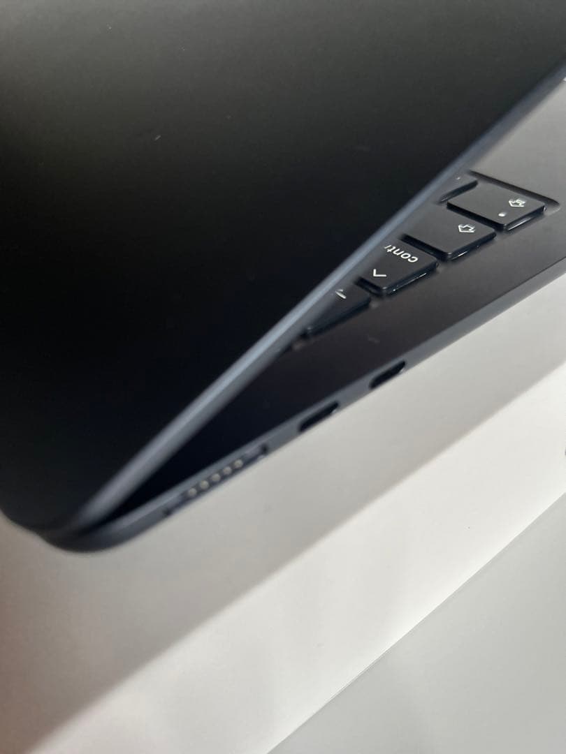 アップル Macbook Air M2 2022 13インチ ミッドナイト