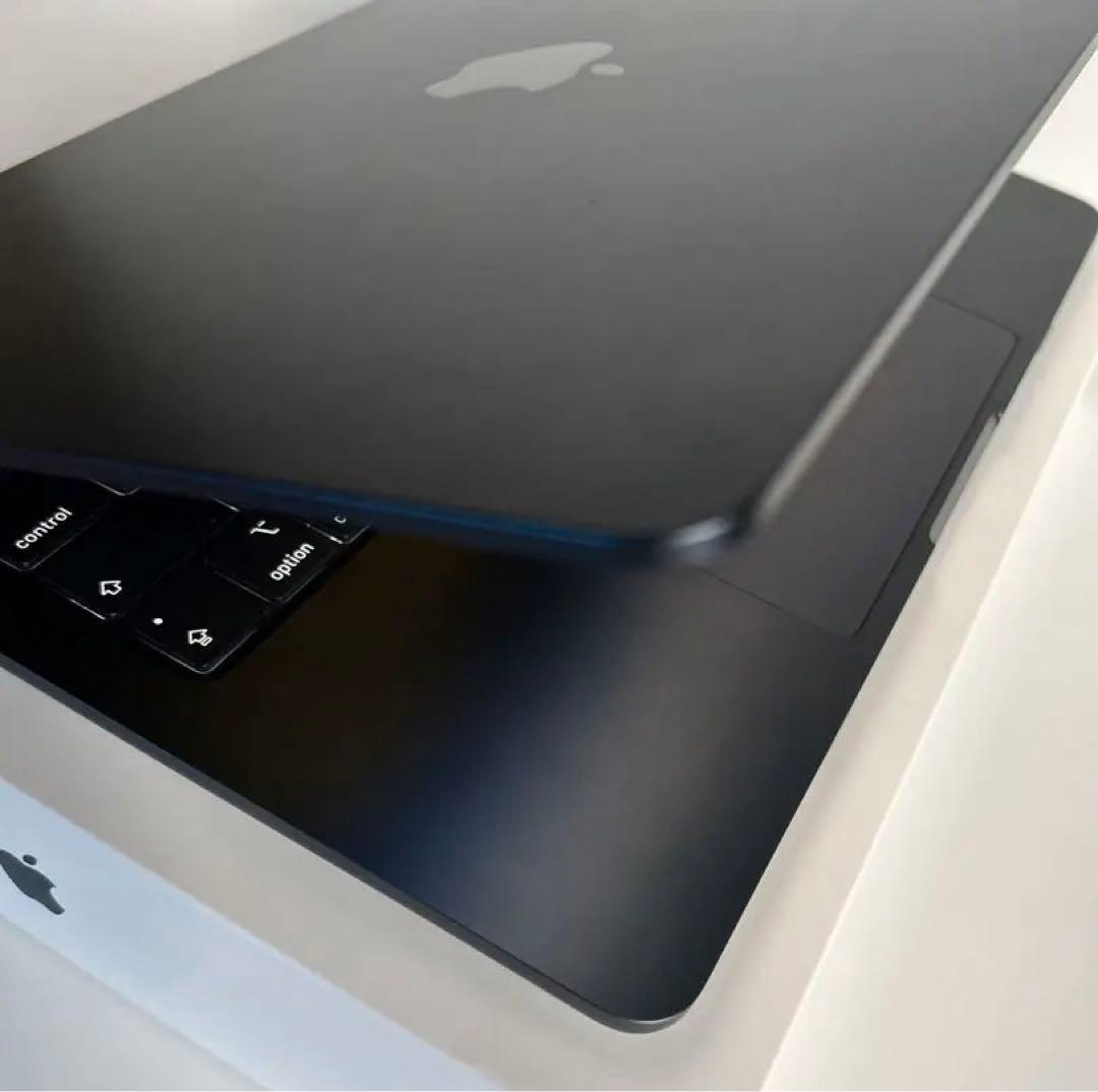 アップル Macbook Air M2 2022 13インチ ミッドナイト