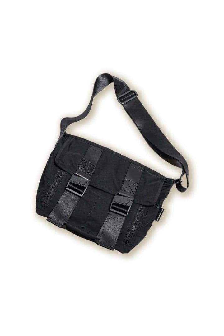 【極美品】AMIACALVA　アミアカルヴァ　Messenger Bag　S　黒