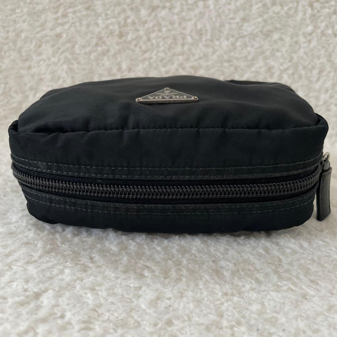 PRADA ブラック ナイロンポーチ