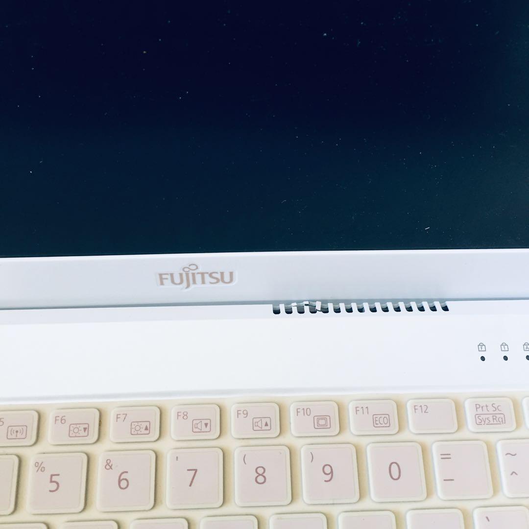 富士通 LIFEBOOK i7-8565U RAM8GB SSD256GB 軽量