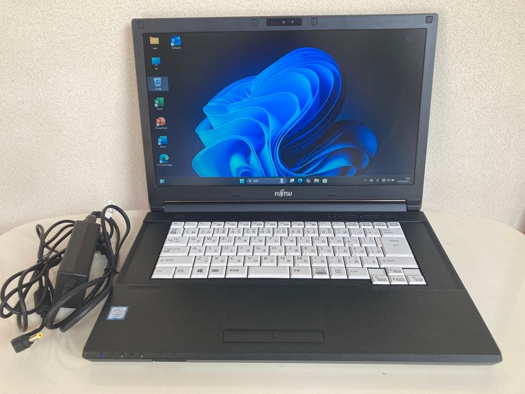 ノートPC 富士通A577 第7世代i5 SSD512 office2021