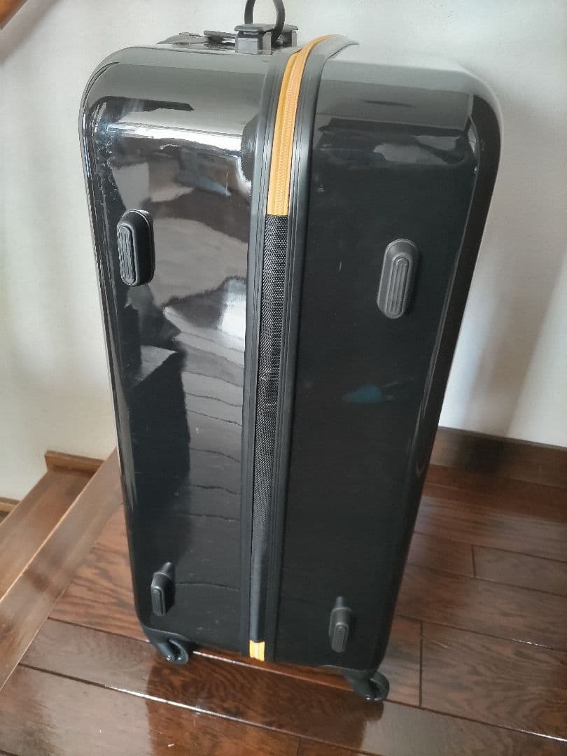 ピカチュウ　ポケモン　キャリーケース　スーツケース　黒　ブラック　Lサイズ