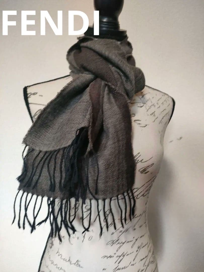 g25 超美品　FENDI　フェンディ　マフラー