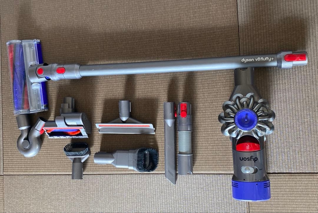 ダイソン掃除機　V8 fluffy+ ＆スタンドtower