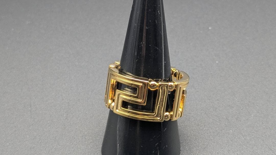 【新品未使用】ヴェルサーチェ グレカモチーフリング 23号（日本サイズ22号）