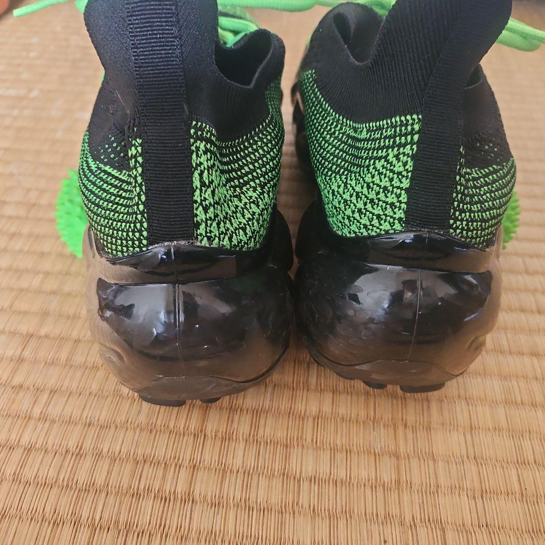 groundsスニーカー 黒/緑/ピンク