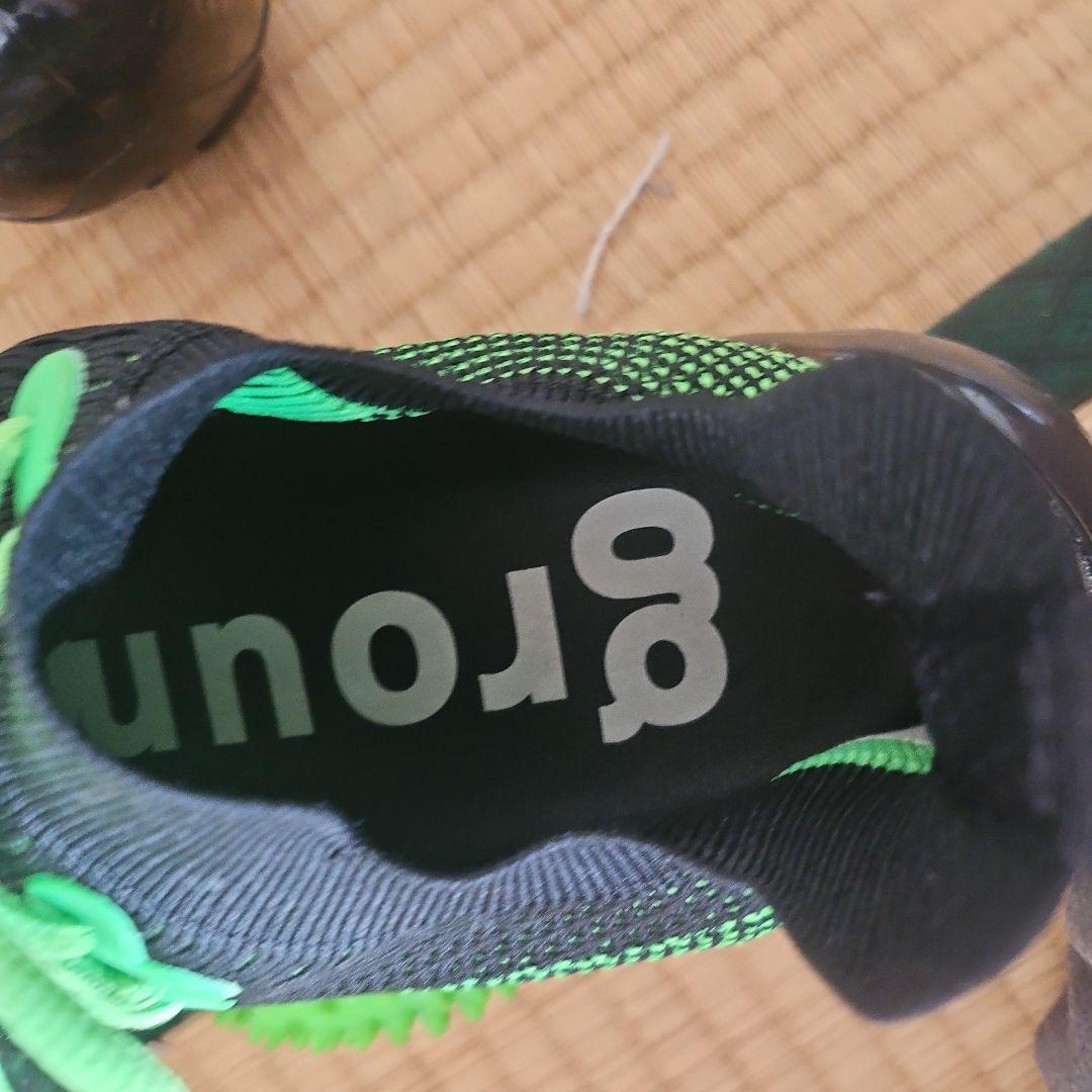 groundsスニーカー 黒/緑/ピンク