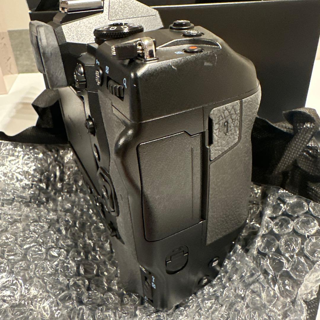展示品！美品！OLYMPUS OM-D E-M1X デジタル一眼レフカメラ