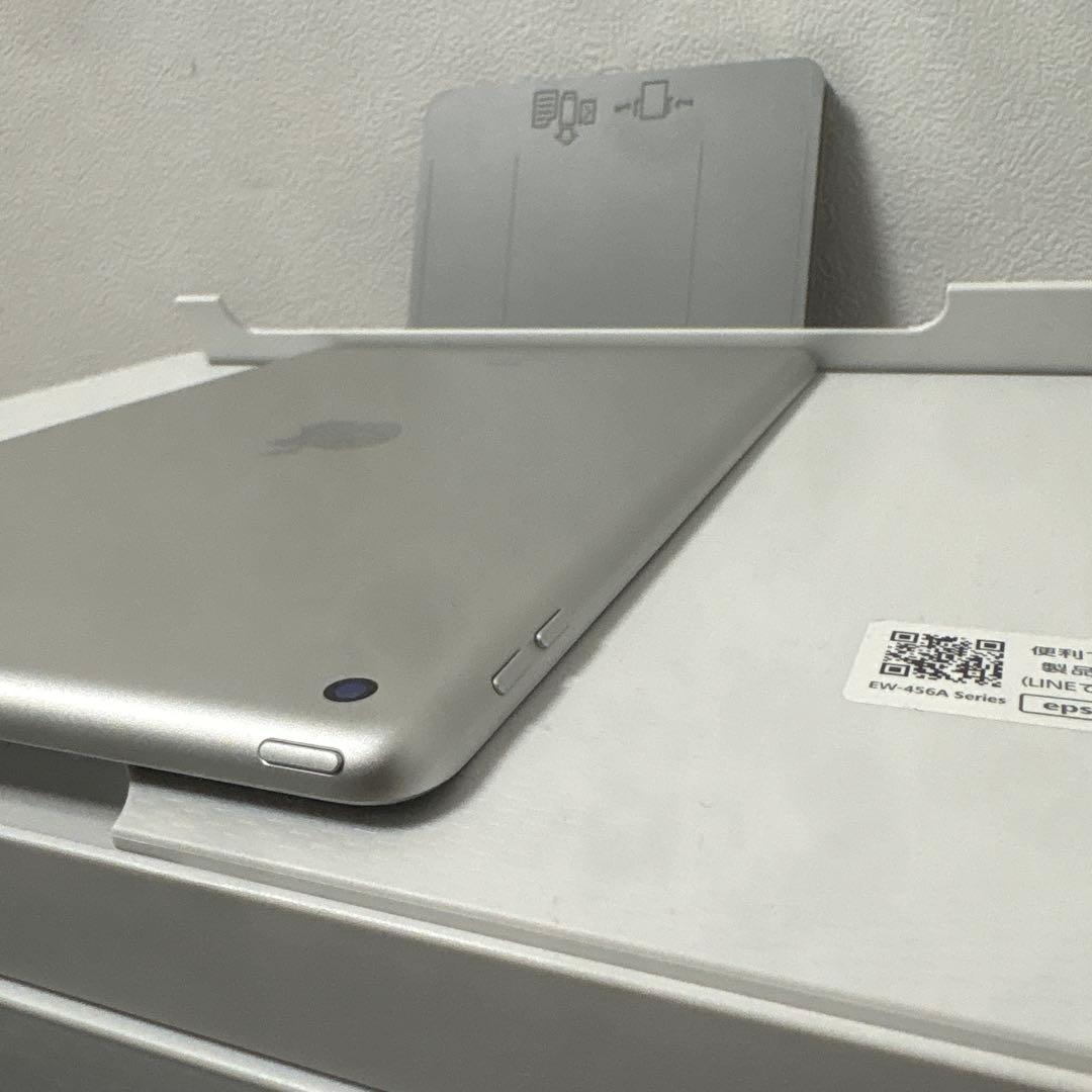 値下げ交渉可！Apple iPad 第9世代　シルバー 本体　箱、ケース、ペン付