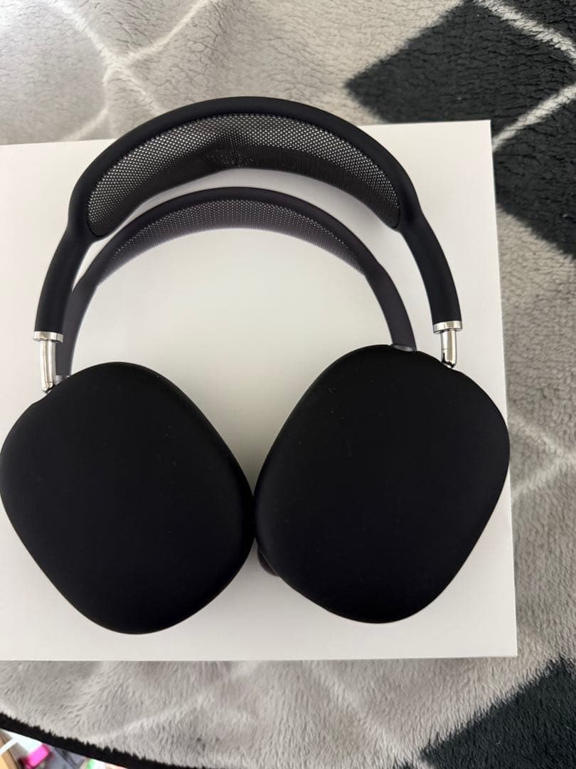 るんるん　AirPodsmax ブラック