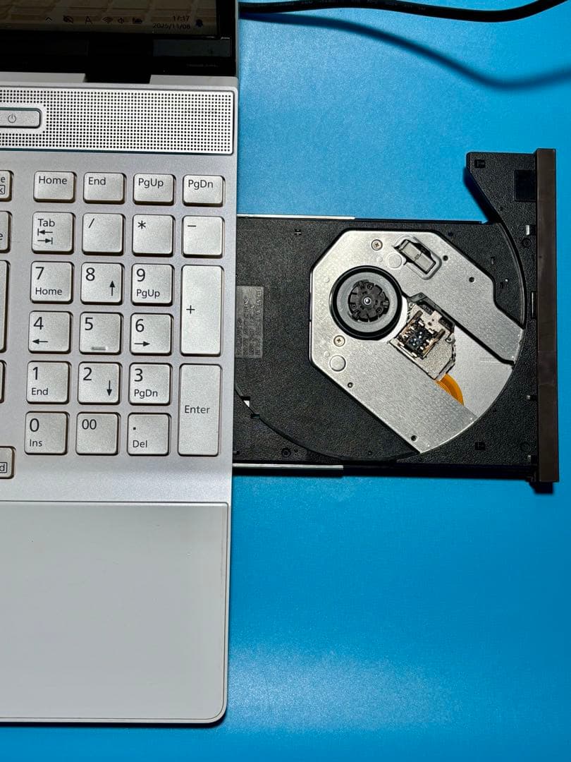 富士通 LIFEBOOK AH53/B3 i7 8550U SSD2TB 32G