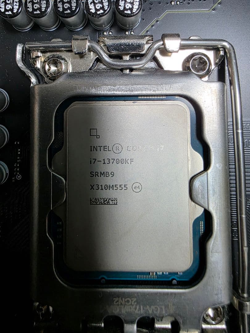 ジャンク Z790-S01 i7 13700KF 32gbメモリセット