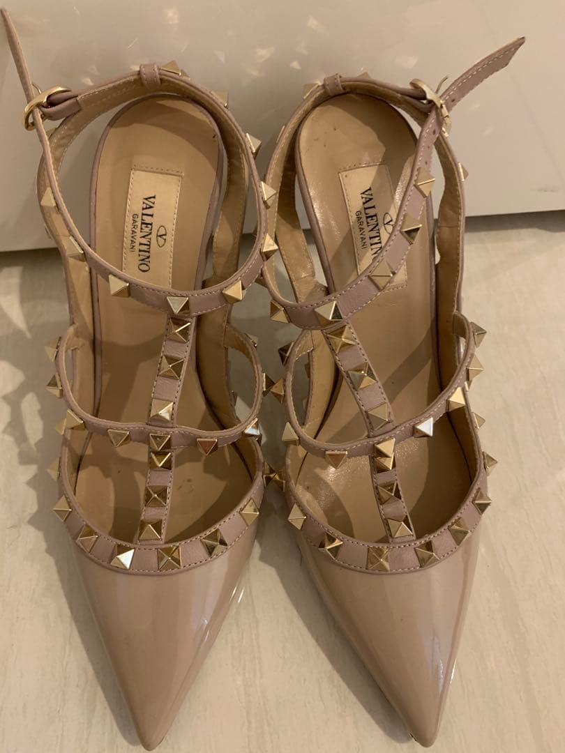 Valentino スタッズ付きハイヒール ベージュ