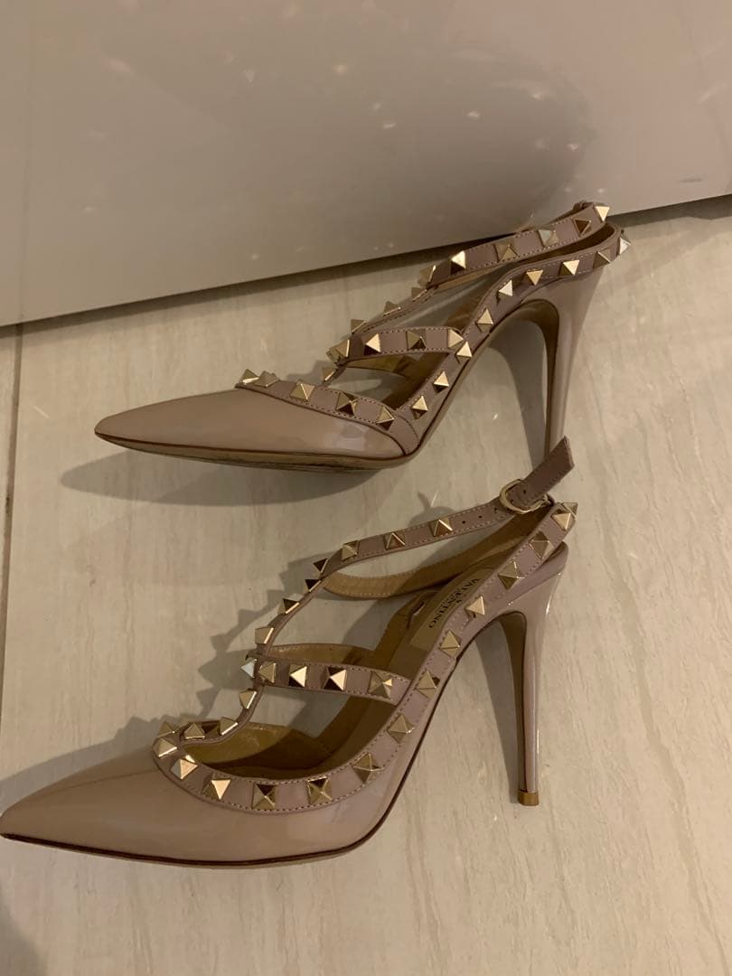 Valentino スタッズ付きハイヒール ベージュ