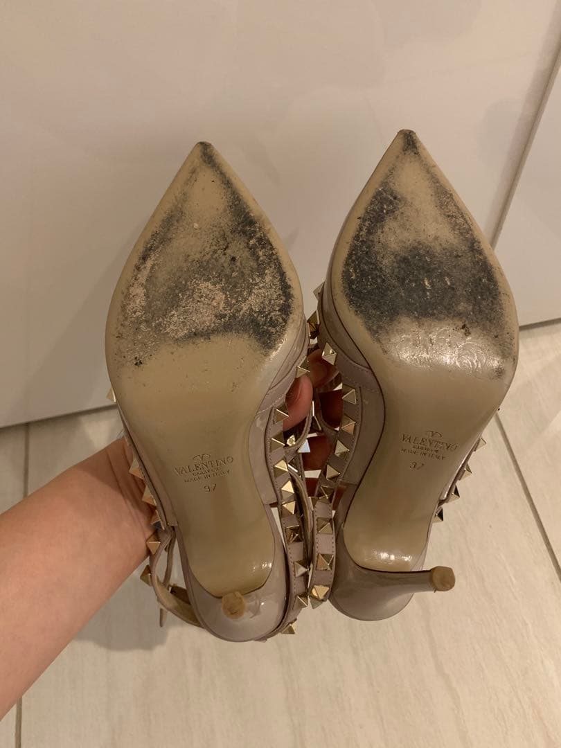 Valentino スタッズ付きハイヒール ベージュ
