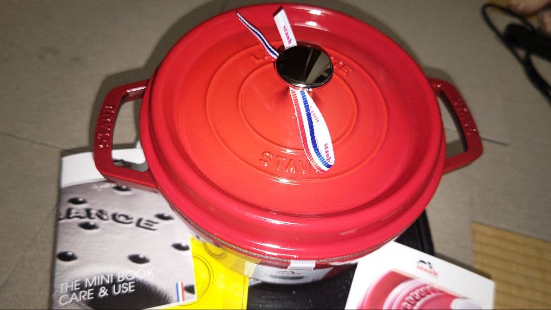 ストウブ　ピコココット　ラウンド　22㎝　チェリーレッド　40509-825