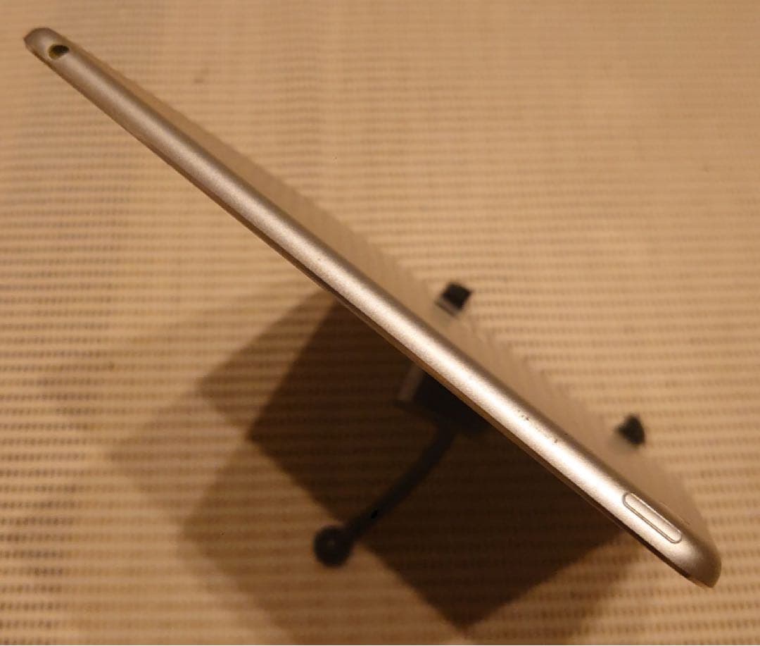 完動品iPad Air2(A1566)本体64GBシルバー送料込VG5VY