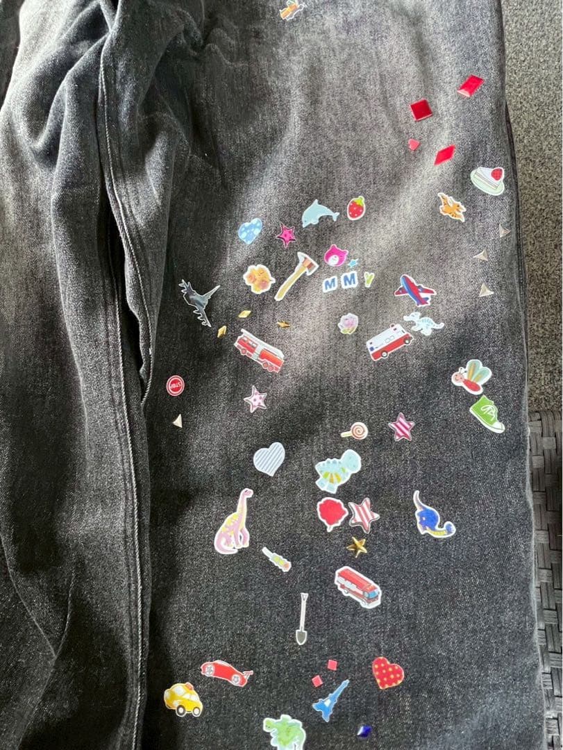 ダークグレー ステッカー装飾 ワイドパンツ　大きめサイズ