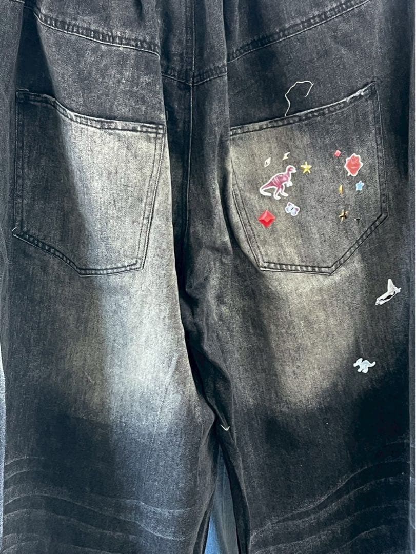 ダークグレー ステッカー装飾 ワイドパンツ　大きめサイズ