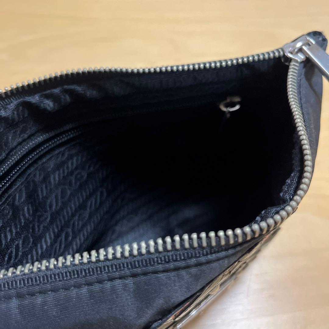 PRADA クマ刺繍 ナイロンポーチ