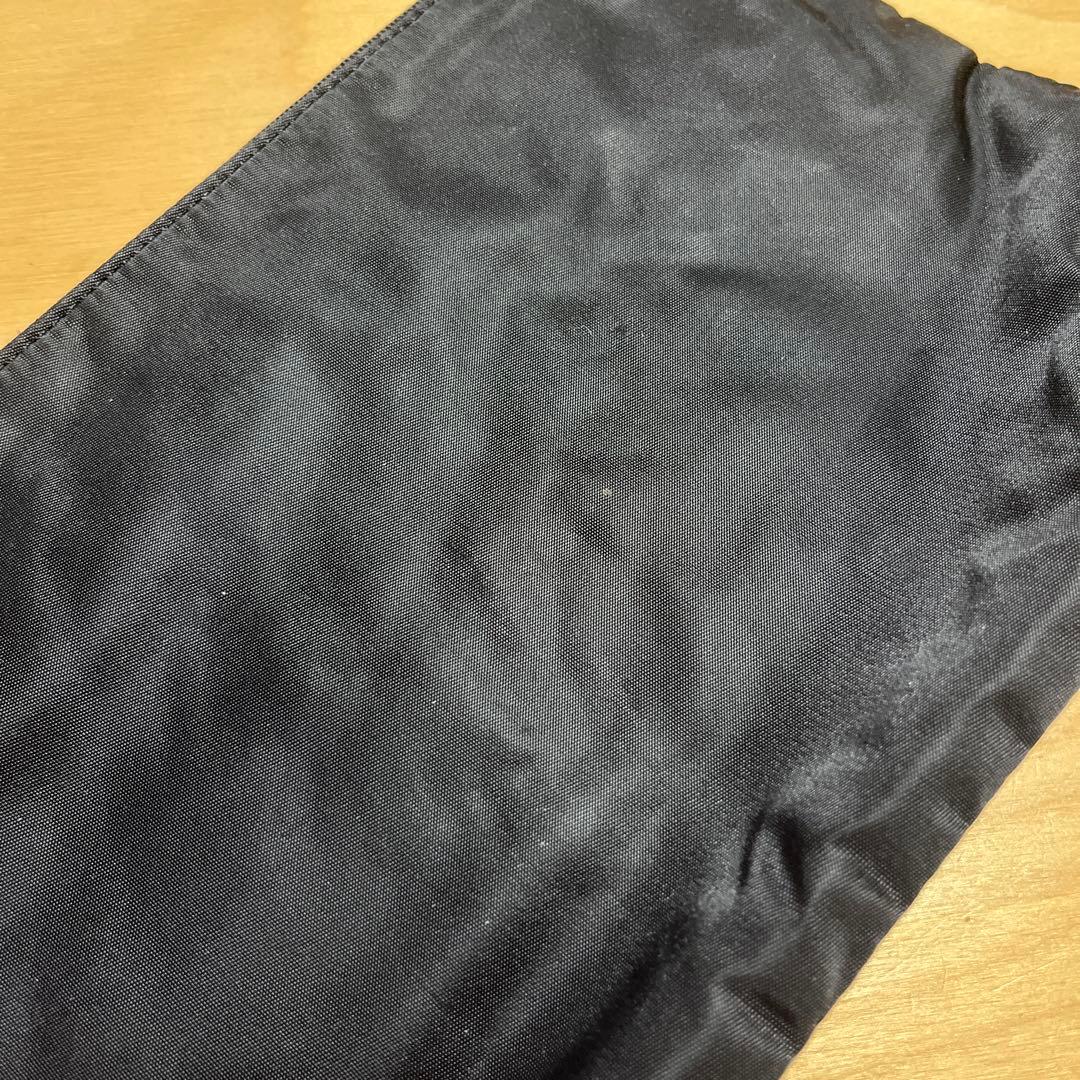 PRADA クマ刺繍 ナイロンポーチ