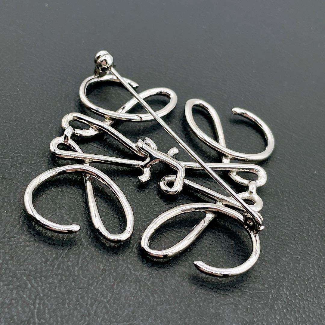 【ほぼ未使用】ロエベ　アナグラム　ブローチ　シルバー　保存袋付き