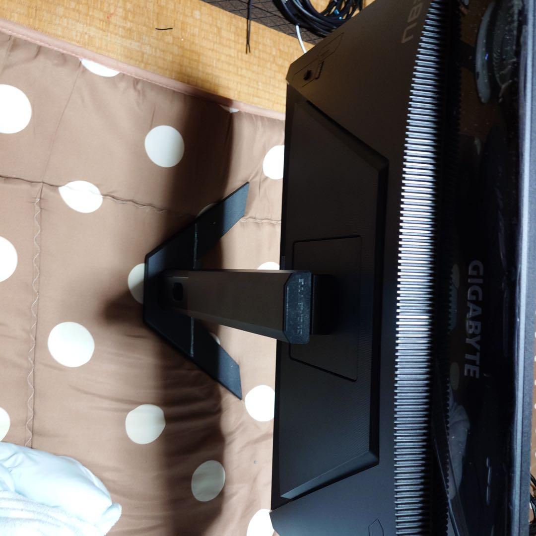 ギガバイト　　M28U