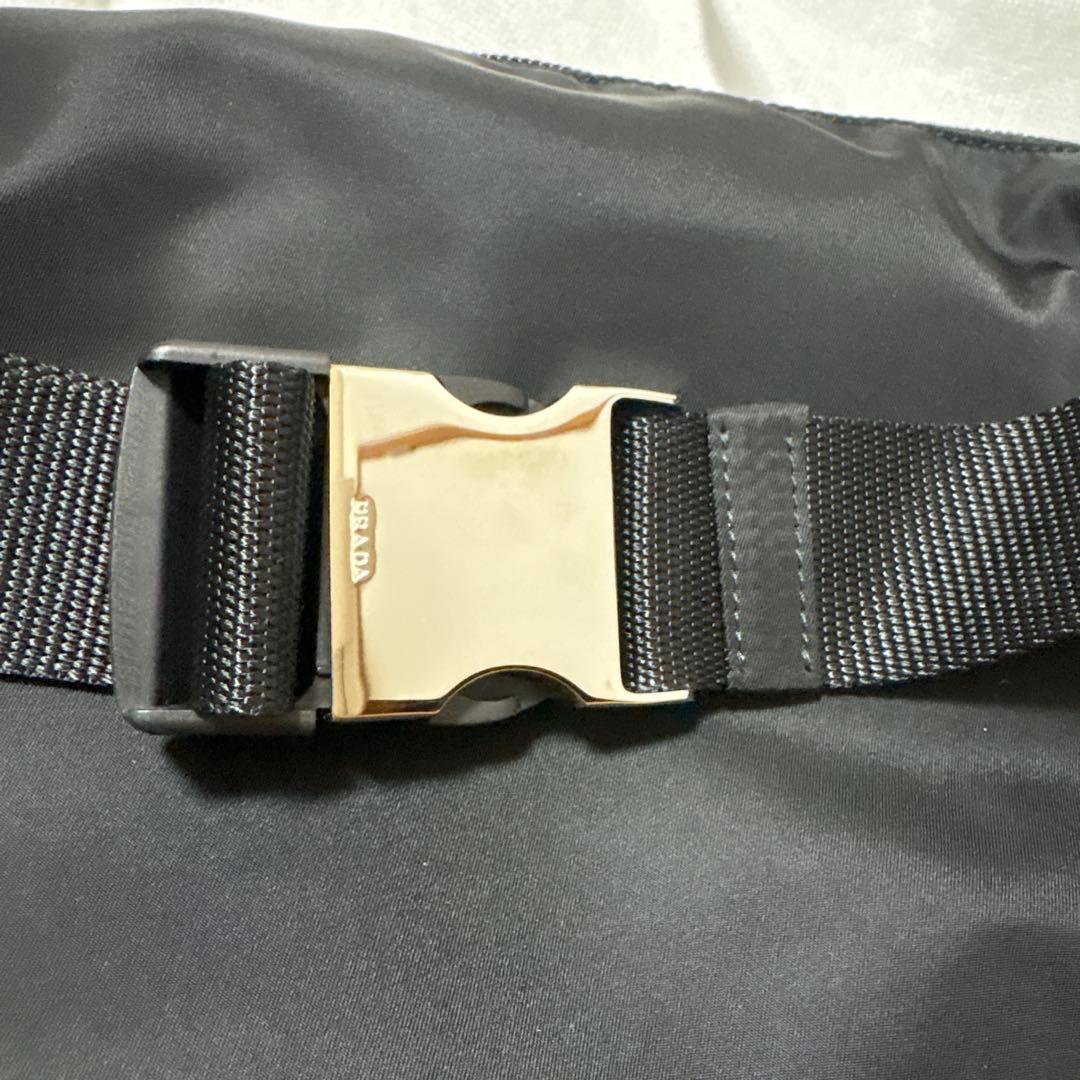 アッキー　美品PRADA ブラック ボディバッグ