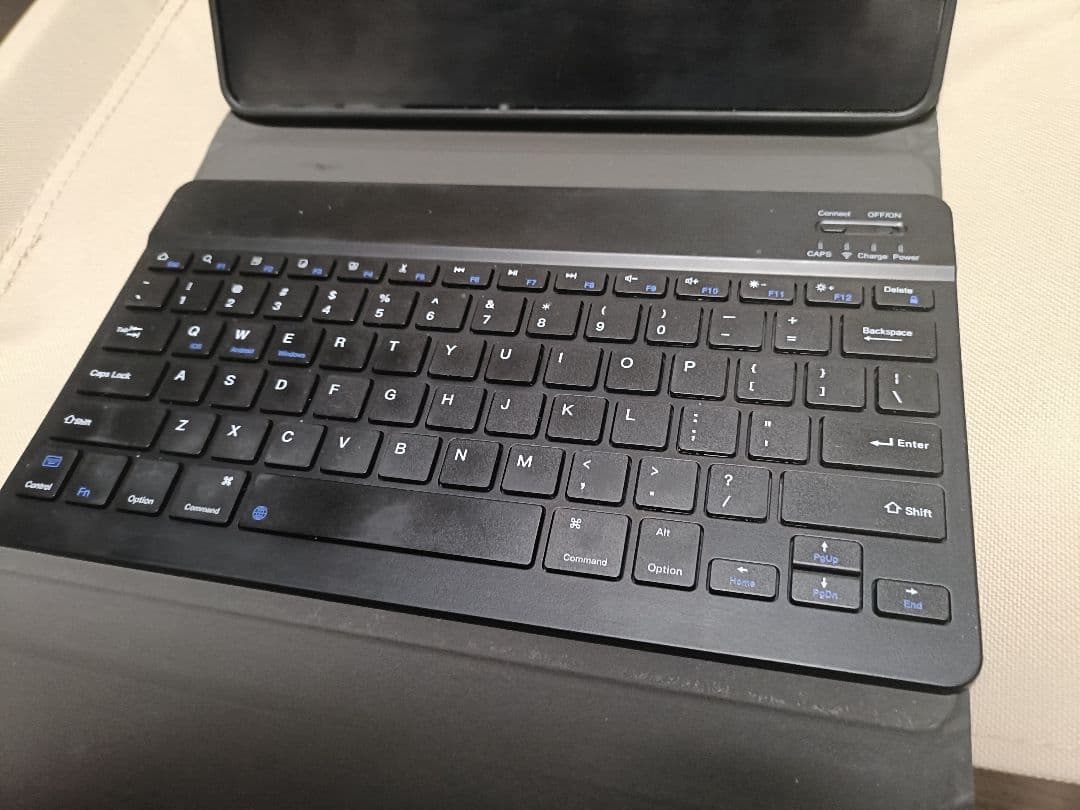 POCO Pad タブレット　キーボードと専用ケース付