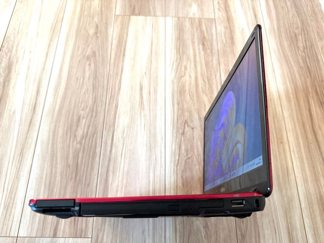 Fujitsu 赤ノートPC 8GBメモリ SSD240GB オフィス2021付