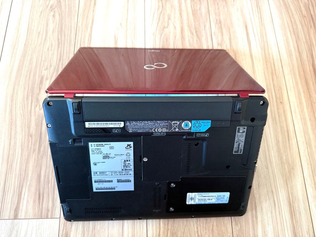 Fujitsu 赤ノートPC 8GBメモリ SSD240GB オフィス2021付