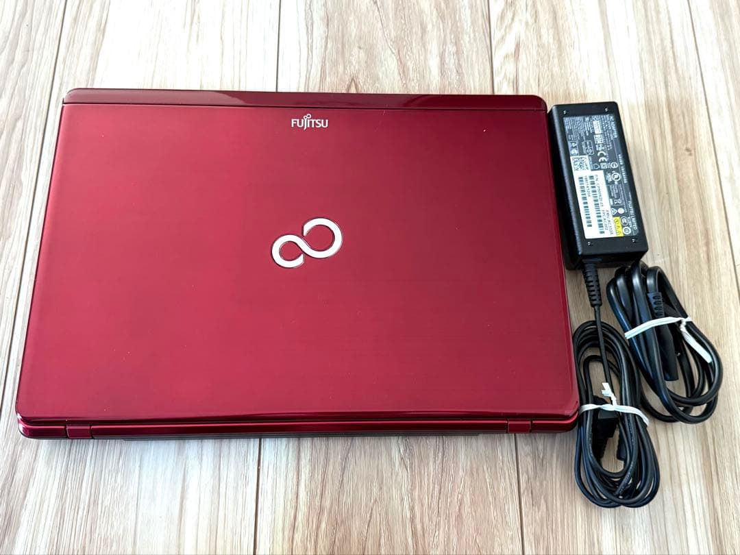 Fujitsu 赤ノートPC 8GBメモリ SSD240GB オフィス2021付