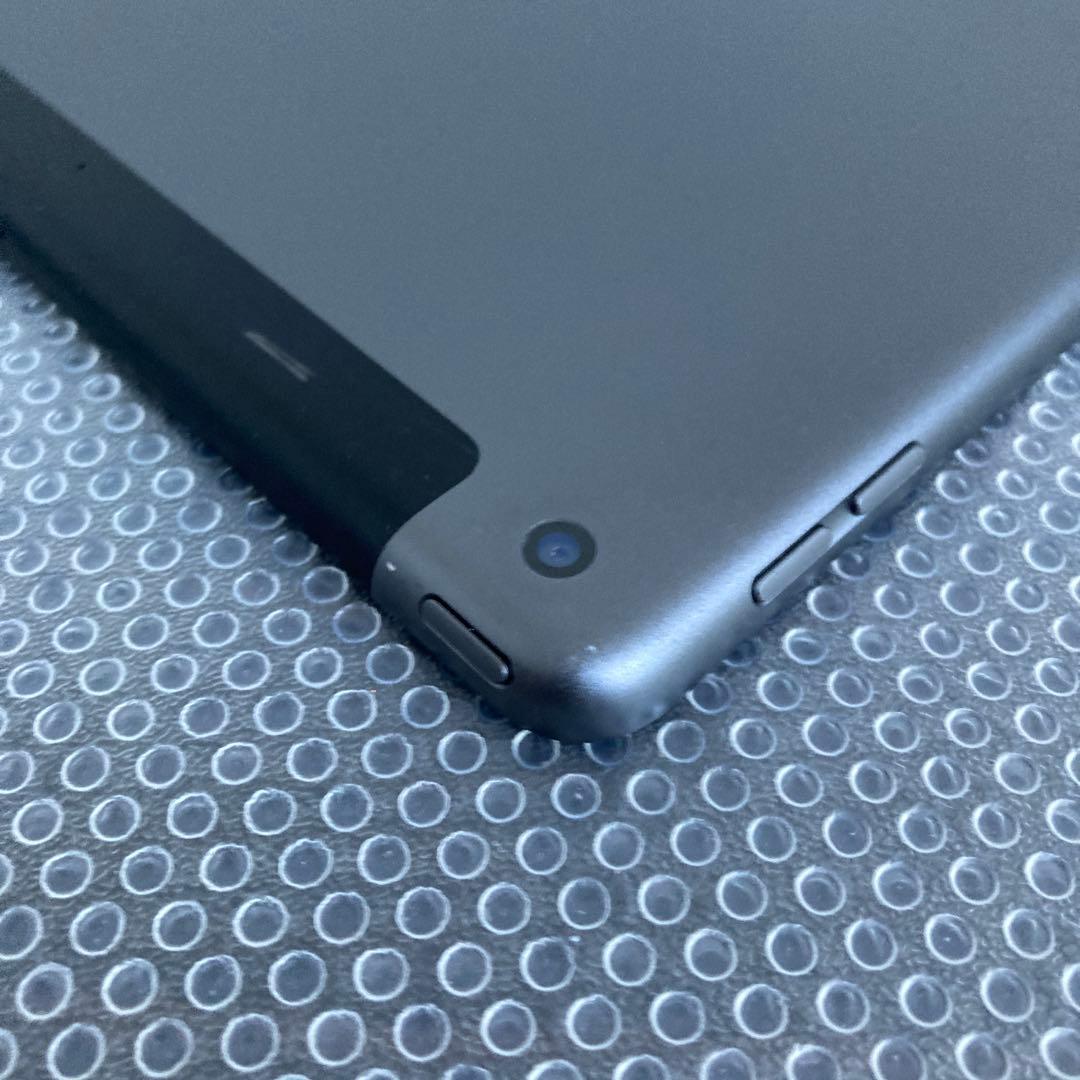 3786【早い者勝ち】電池最良好☆iPad8 第8世代 32GB SIMフリー☆
