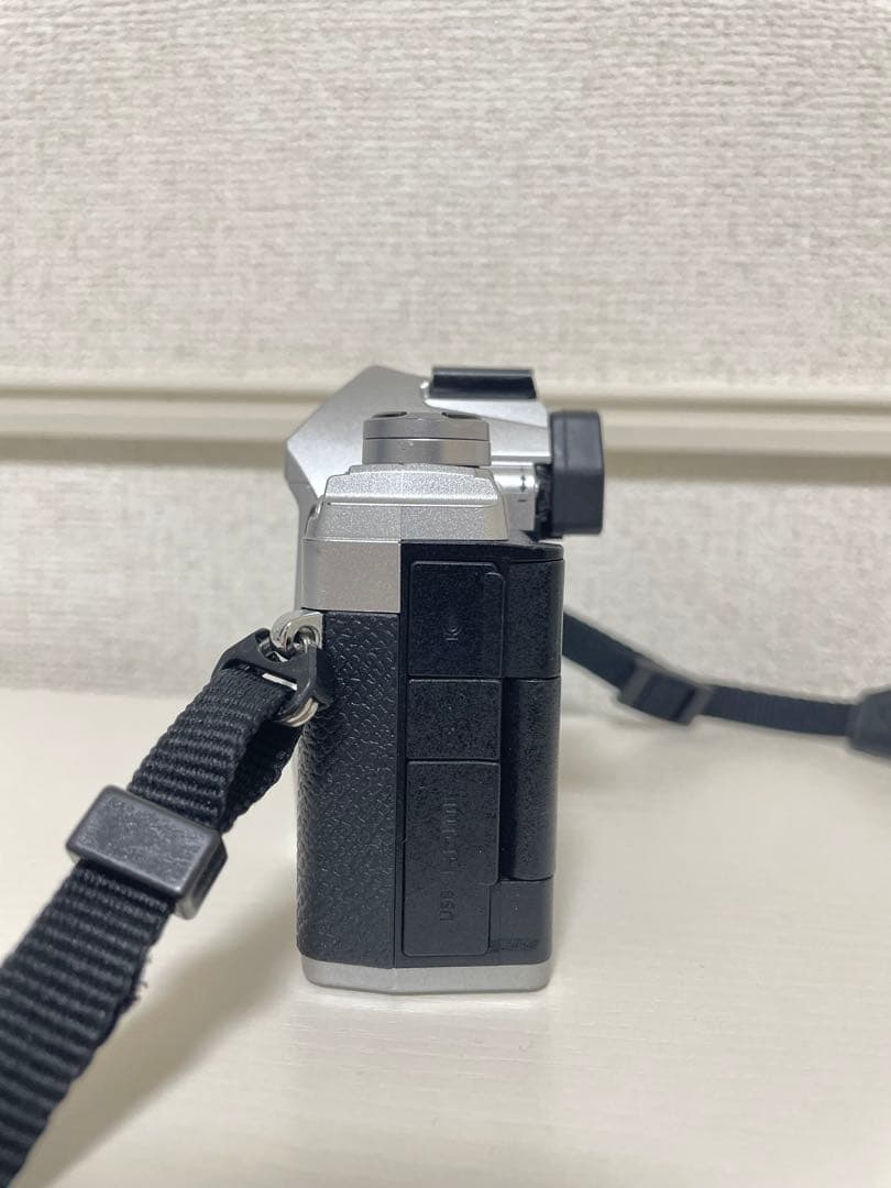 OLYMPUS OM-D E-M5 MarkⅢ 本体、バッテリー付き