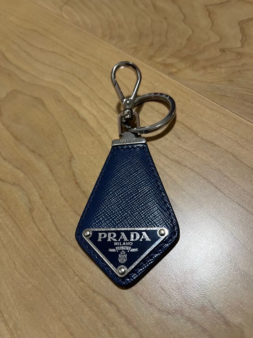 PRADA ネイビー レザー キーホルダー
