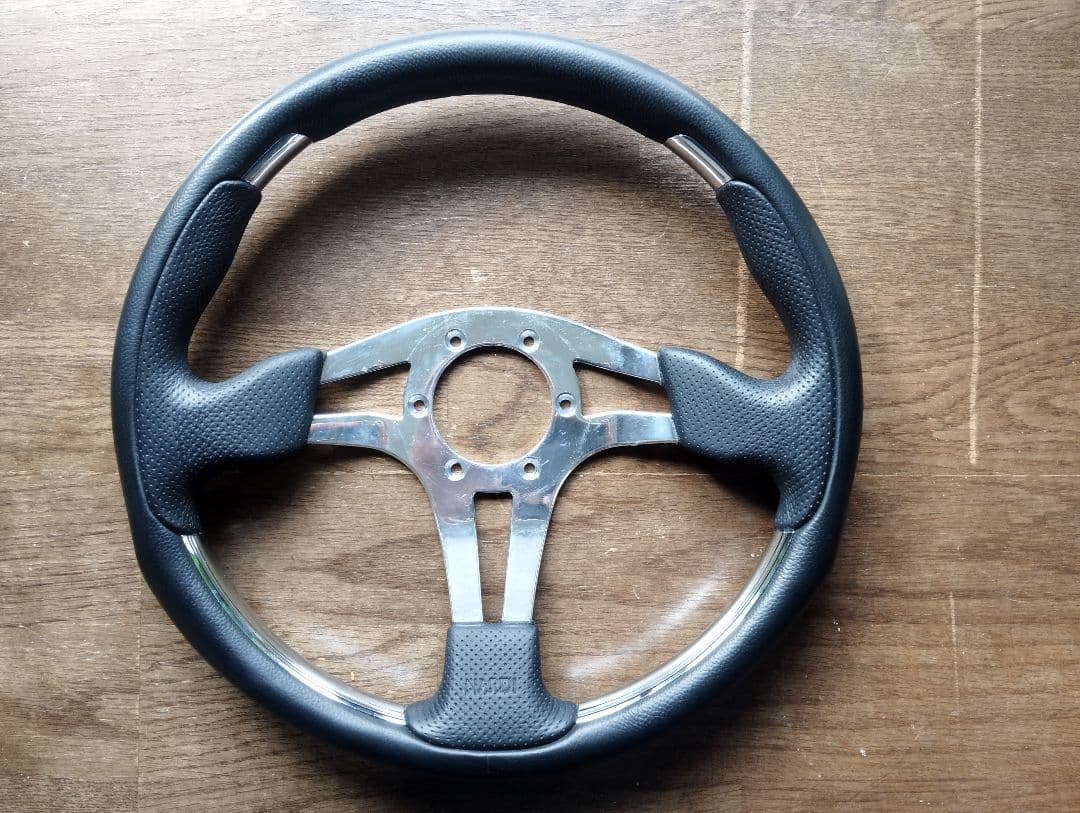 正規品NARDIステアリング綺麗