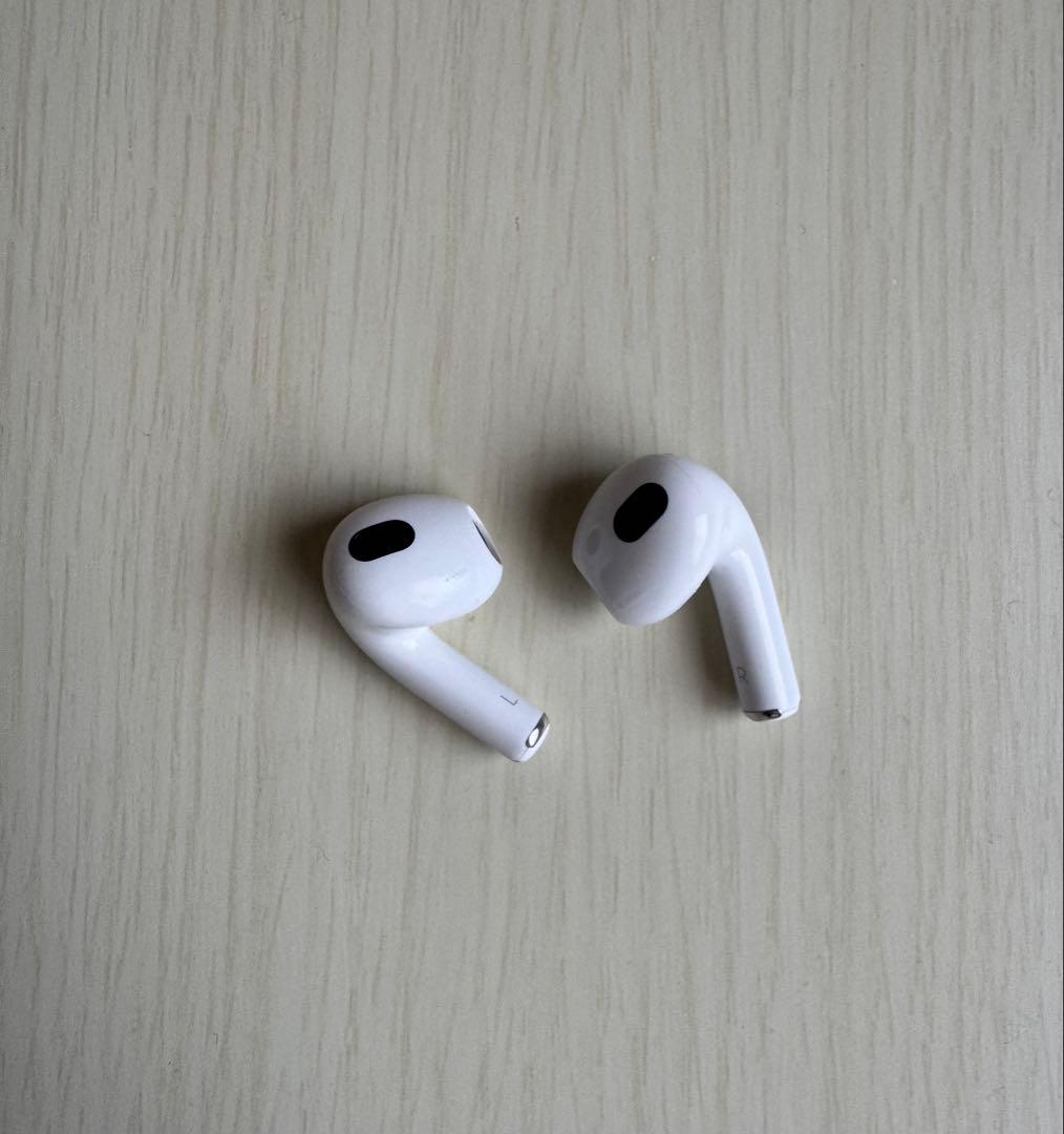 Lightning充電ケース付きAirPods（第3世代）