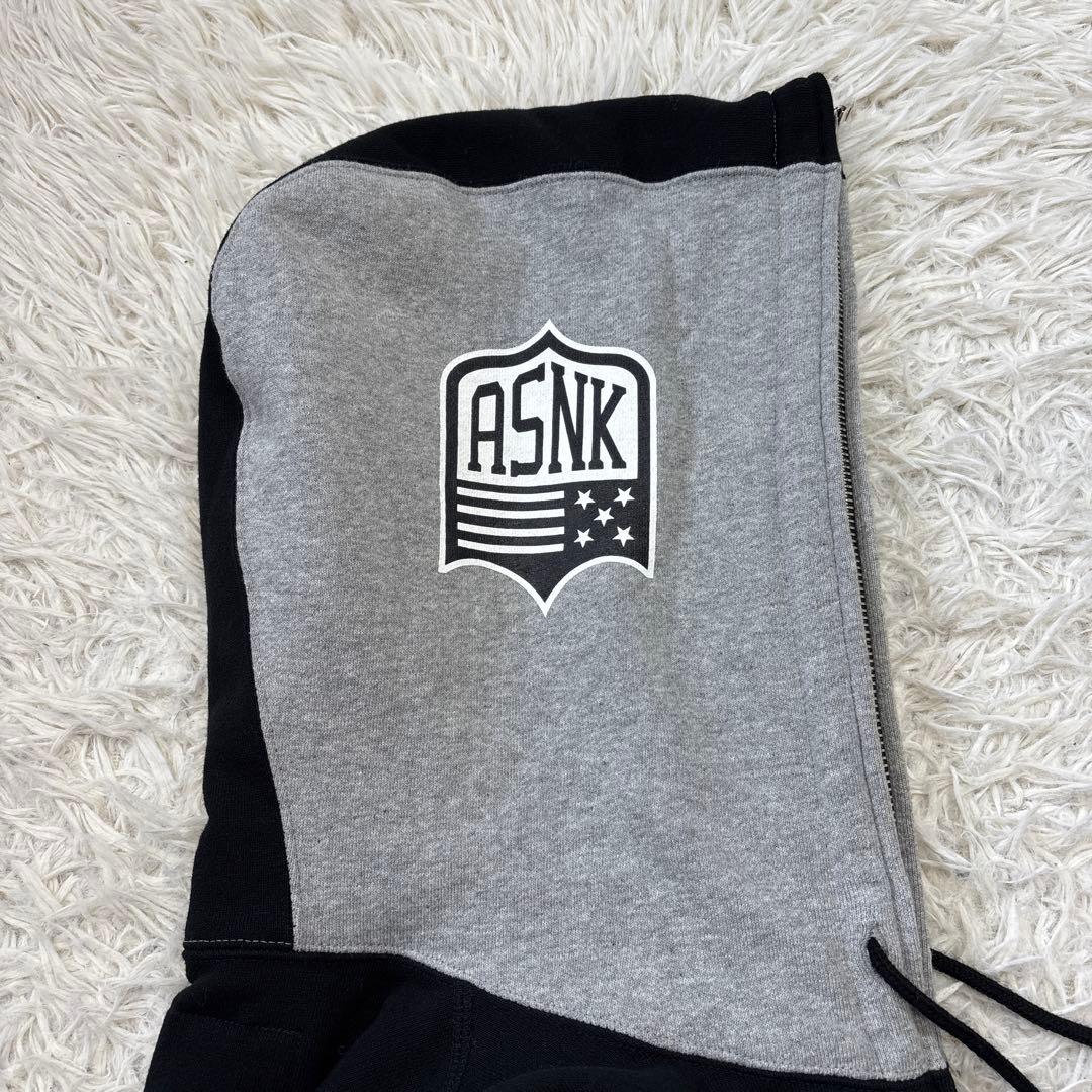 【アベイシングエイプ】 KAWS GAME GEAR パーカー　シャーク　M