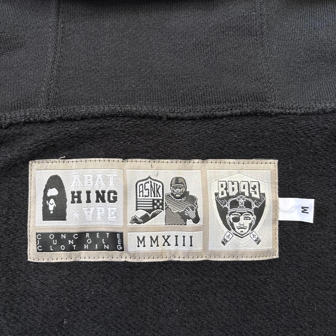 【アベイシングエイプ】 KAWS GAME GEAR パーカー　シャーク　M