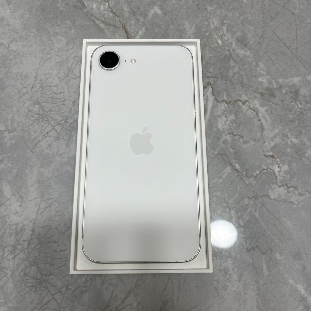 新品未使用　iPhone16e 128GB white