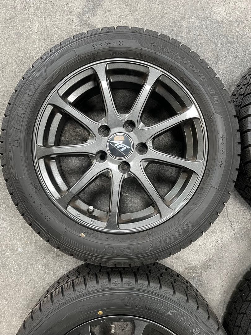 フォルクスワーゲン　ゴルフ7 中古スタッドレスタイヤ　2023年製9部山バリ溝