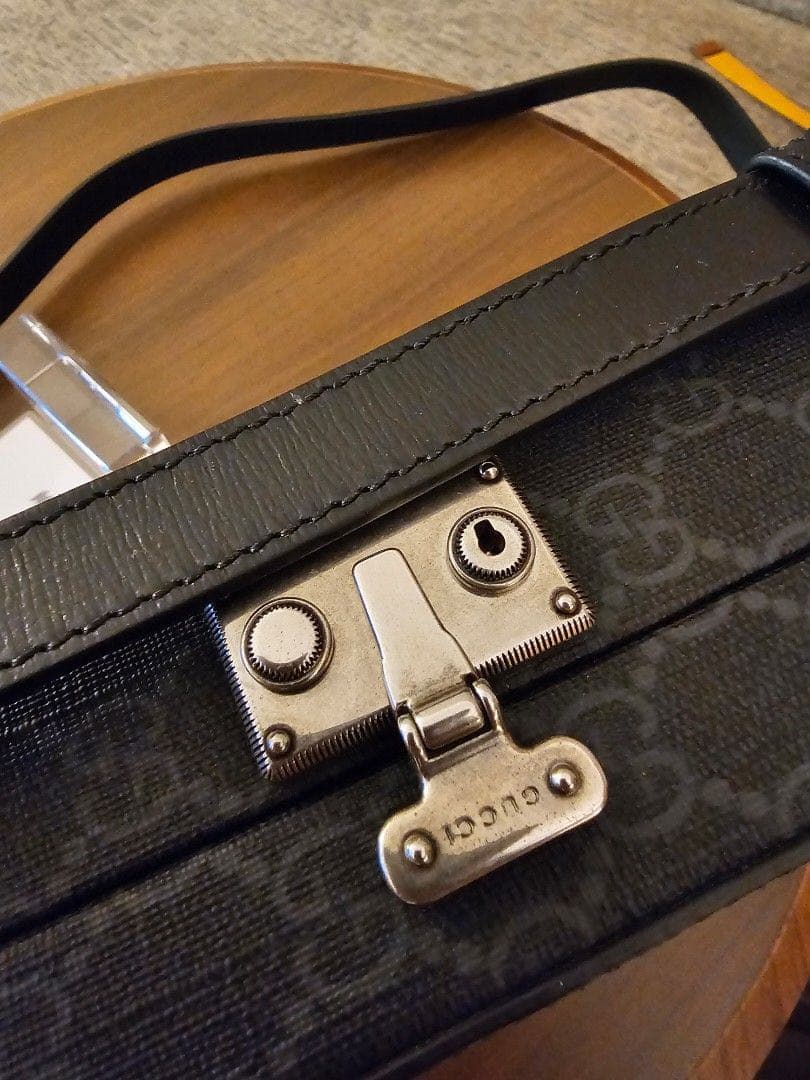 グッチメッセージバックGG Supreme Monogram Leather